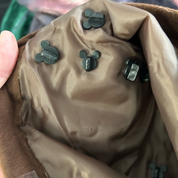 Disney character  Pirates of the Caribbean Authentic Trading Pin Set - Picture 4 of 4